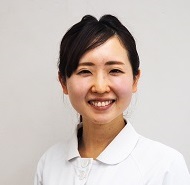 湘南ひらつか整体院・女性整体師えみのプロフィール写真。